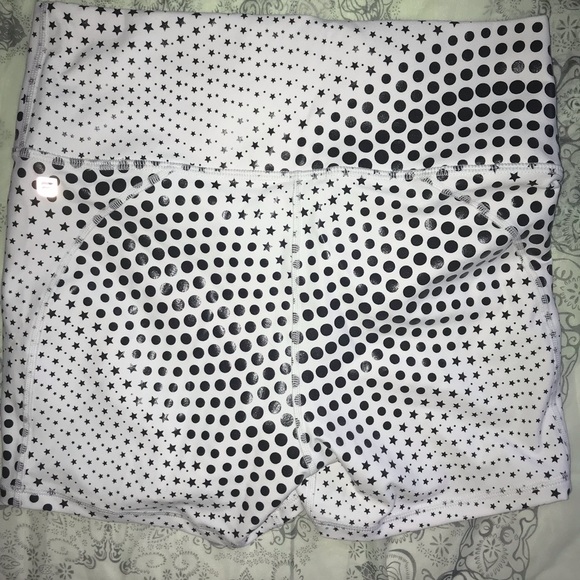 Fabletics High Waisted Shorts - Picture 4 of 4